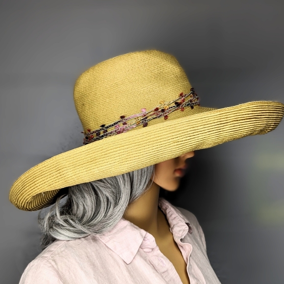 Very wide brim woven straw sun hat. Shapeable. Chic, resort, travel, beach - Picture 3 of 10